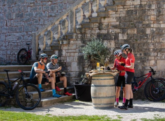 Rovinj: Weekend Bike & Gourmet Tour